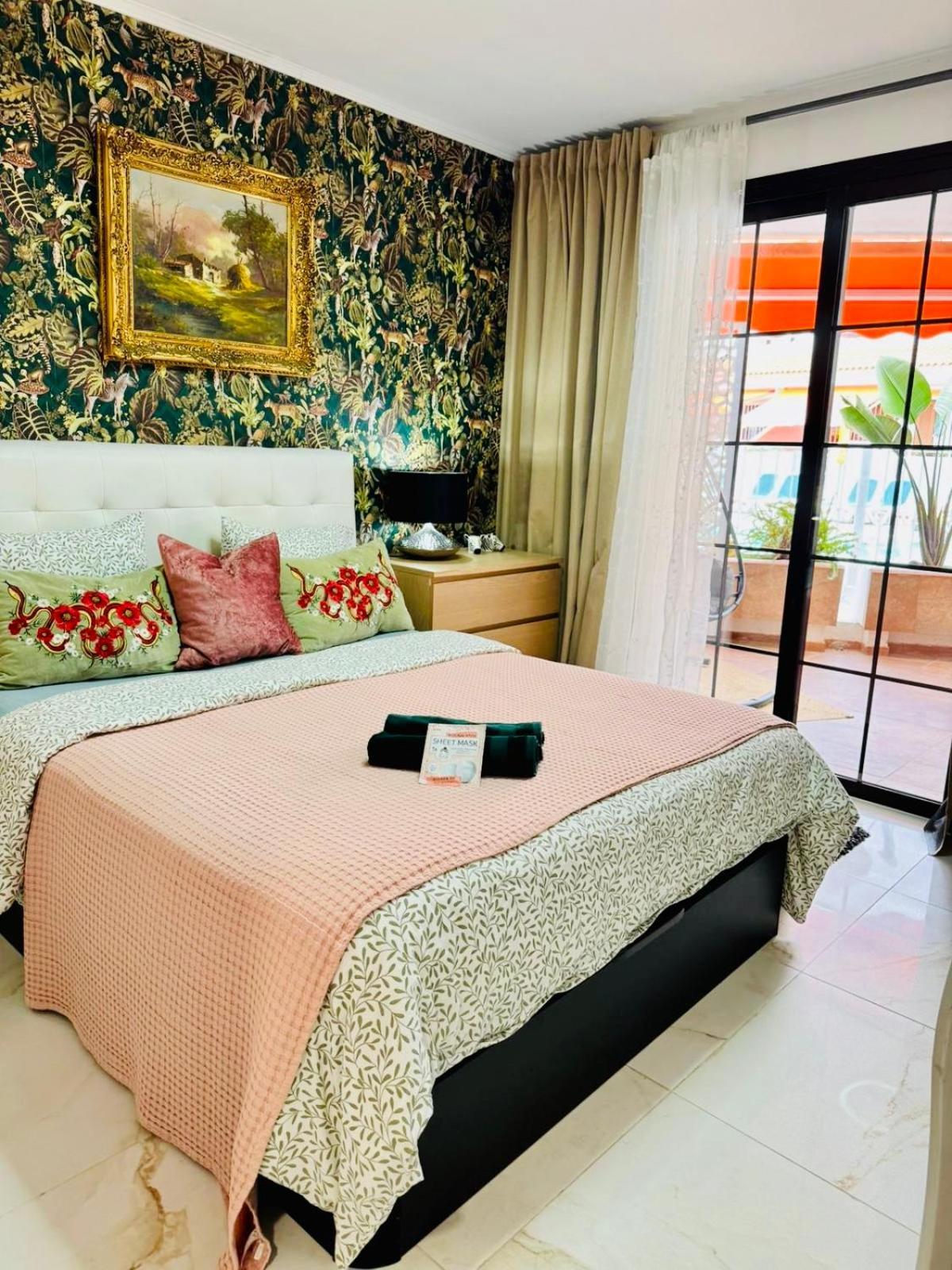 Apartment With Terrace And Pool, Los Cristianos Los Cristianos  Ngoại thất bức ảnh