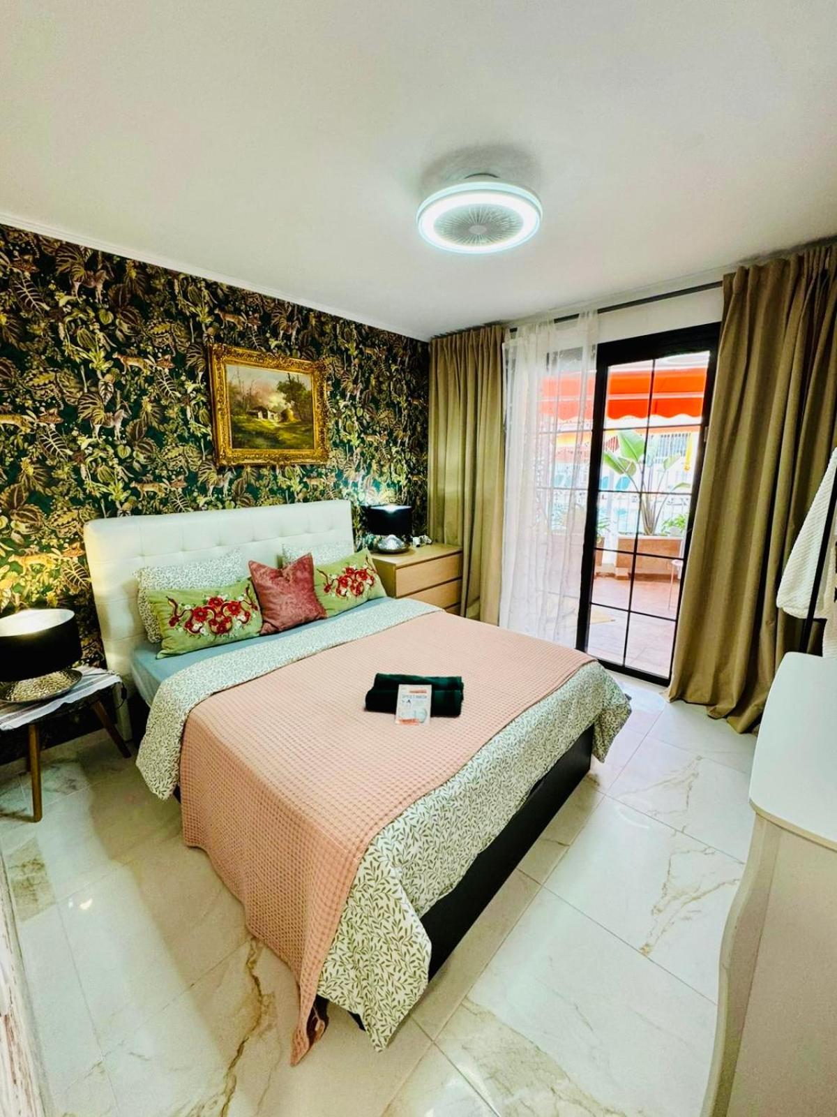 Apartment With Terrace And Pool, Los Cristianos Los Cristianos  Ngoại thất bức ảnh